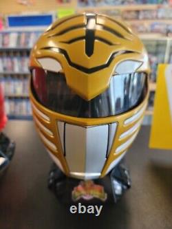 Mighty Morphin Power Rangers Lightning Collection White Helmet with Stand Hasbro